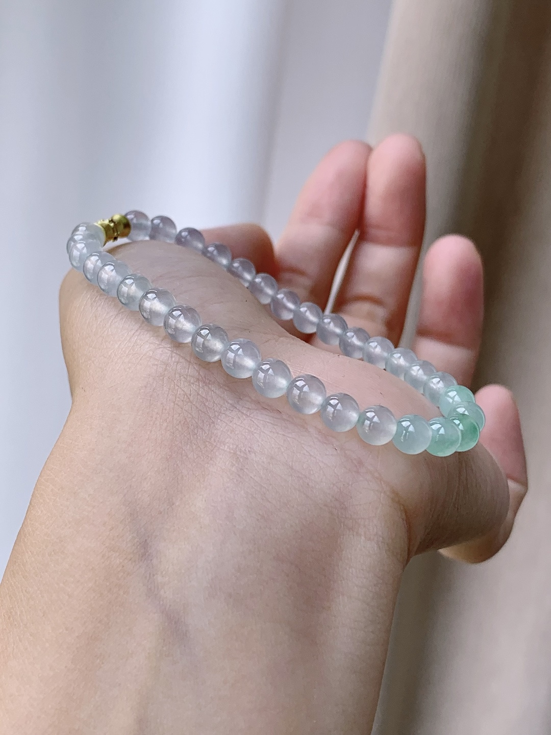 珠子，冰种飘果绿手串圆珠珠子手串，性比高，渐变色，尺寸5.2mm，重量9.4克