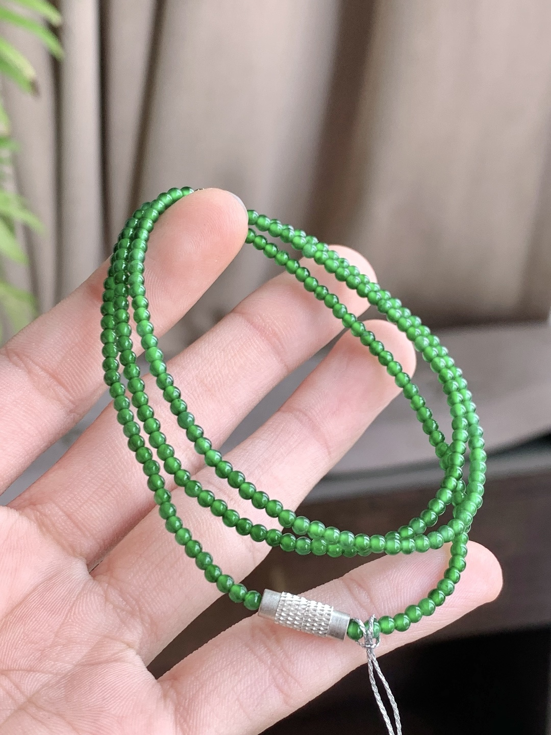 珠子冰阳绿珠链小米珠圆珠子珠链，说明性比高，尺寸2.2mm，26cm，重量6.2克