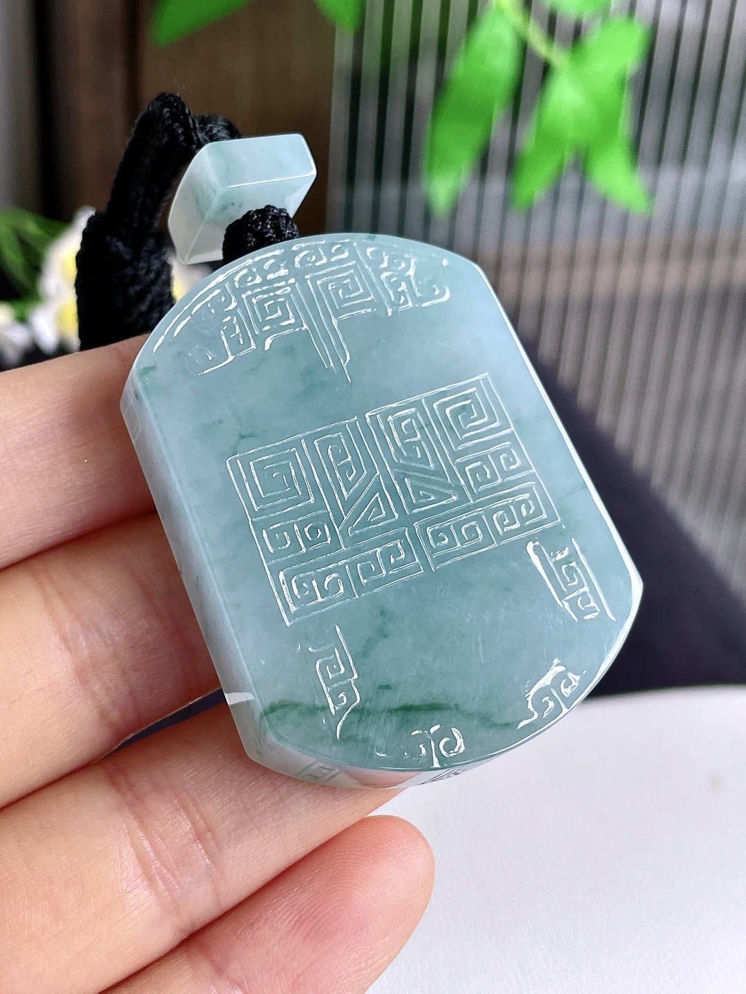 冰飘花仿古牌吊坠，无裂，性比高，厚装，尺寸48.7-37.2-9.2，重量55.4克