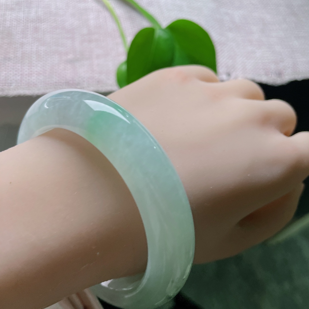 58.2/12.9/10.5飘绿正圈，水润细腻，优雅永不过时，晶体纹，ss58624a