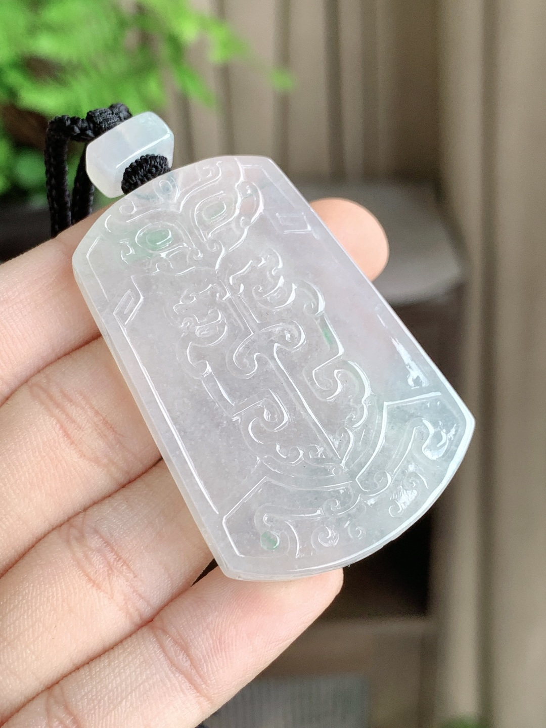 【裸石】白冰飘花仿古牌吊坠【说明】缅甸 性比高 厚装【尺寸】50.8-33.3-6.2【重量】31克