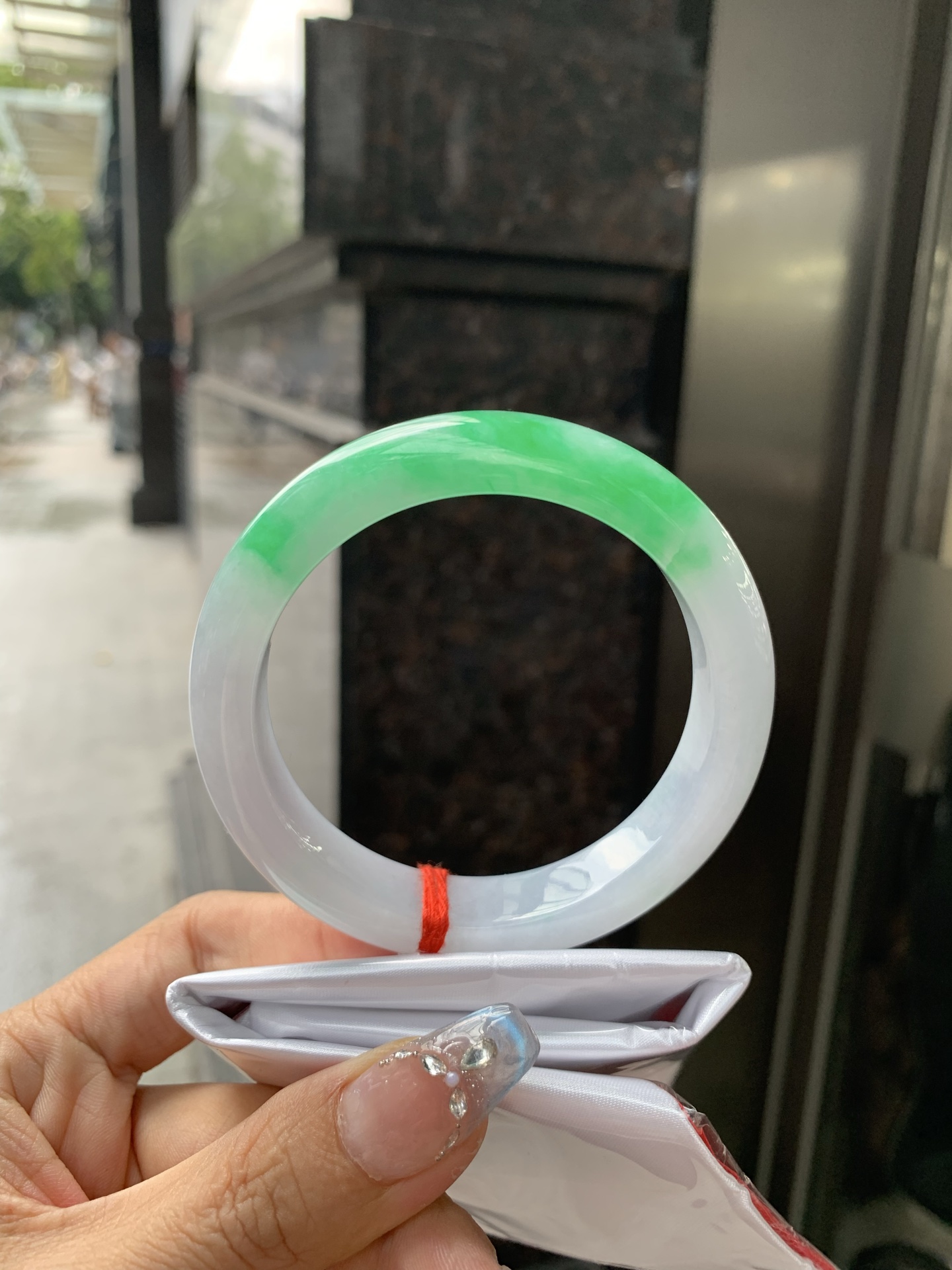 白底青阳绿正圈, 0417-N468, 打灯细纹，底妆水润，半圈阳绿花点缀，镯色生香，腕间之美，水润