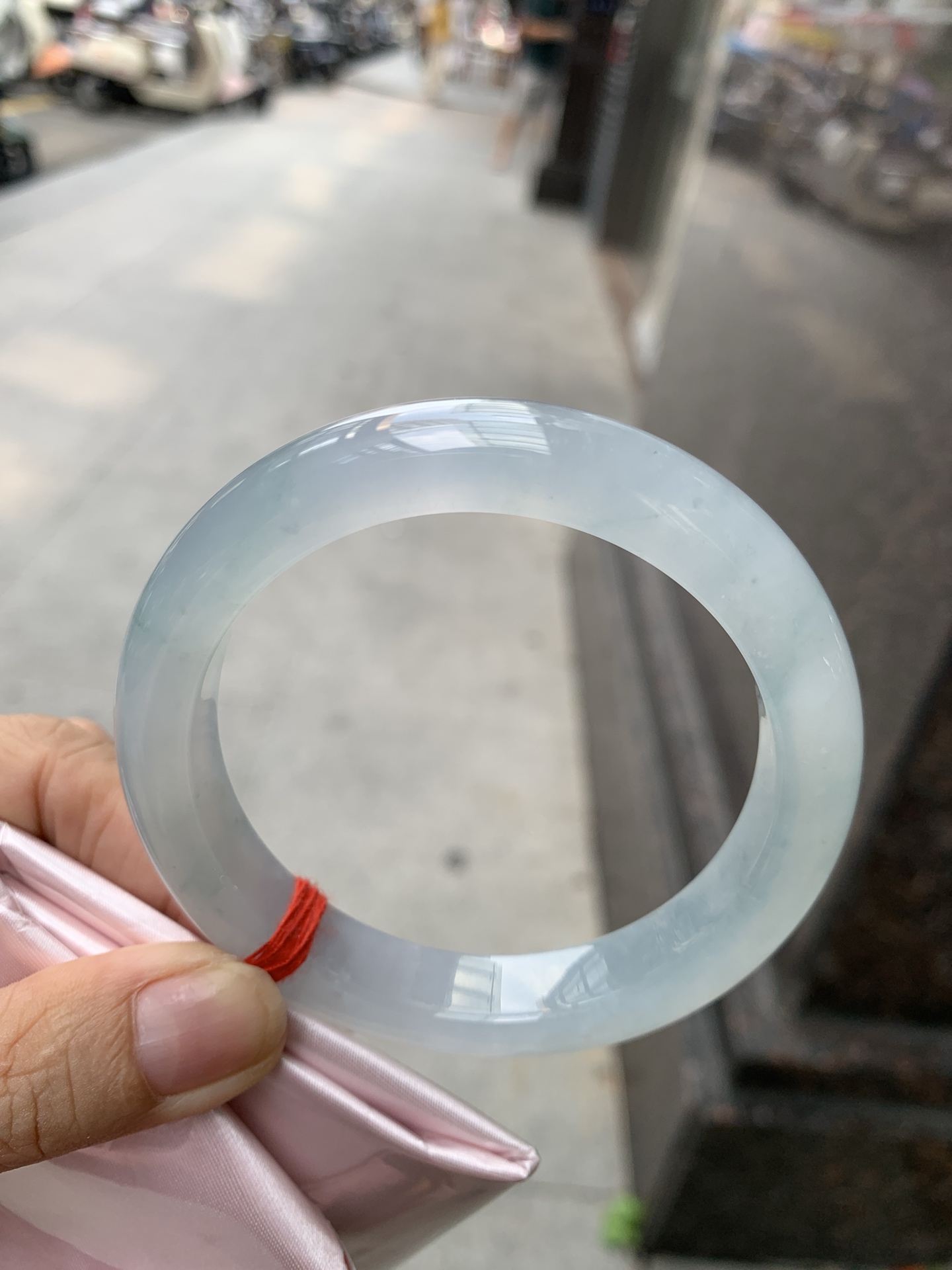 冰蓝底正圈, 60.3-9.4-11.5, 0908-N1537, 无裂, 背景墙底色没拍出来, 实物蓝底