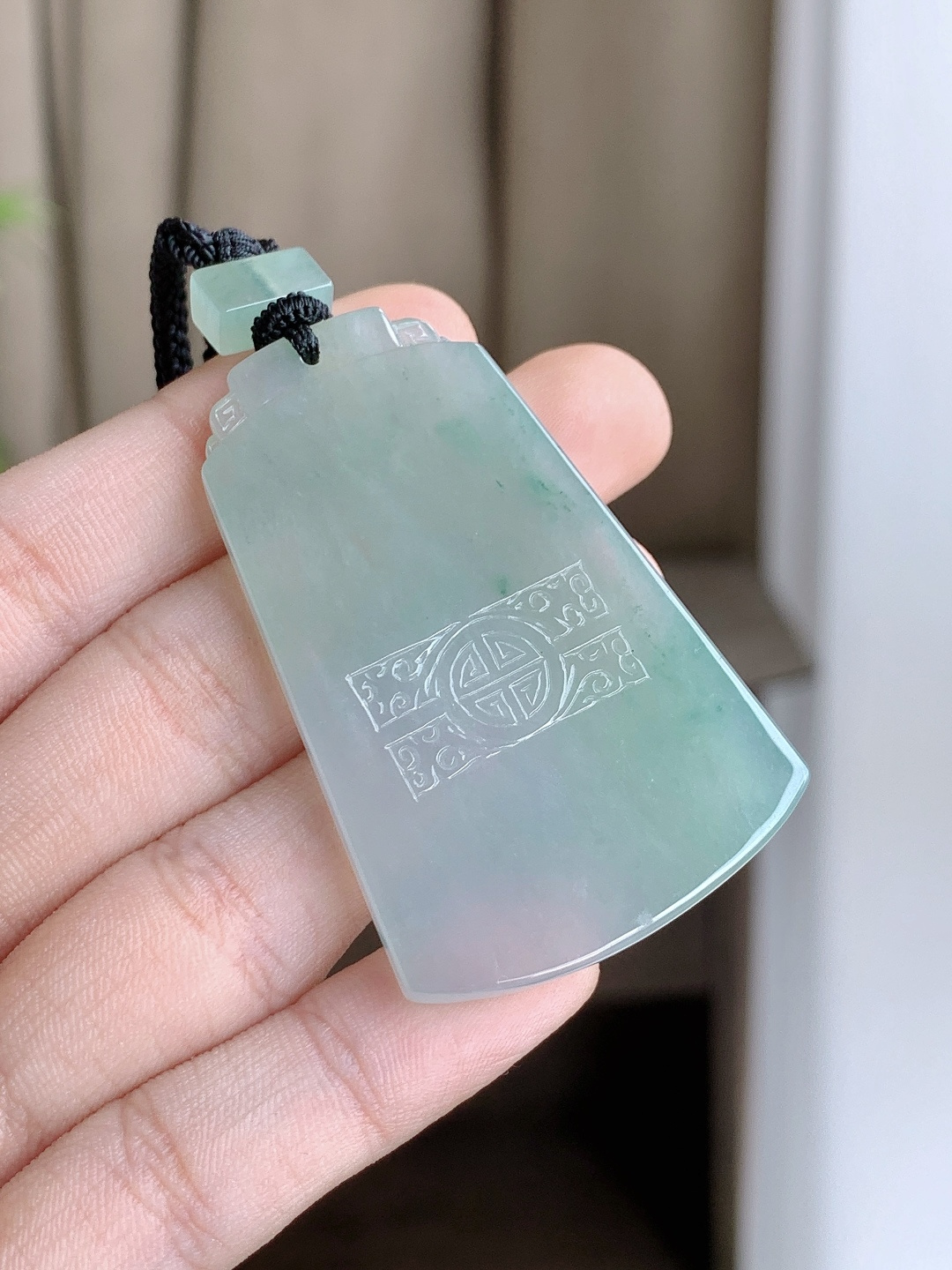 【裸石】冰晴水大仿古牌飘花无事牌吊坠 【说明】缅甸 性比高 【尺寸】53-34-4.3 【重量】21.8克