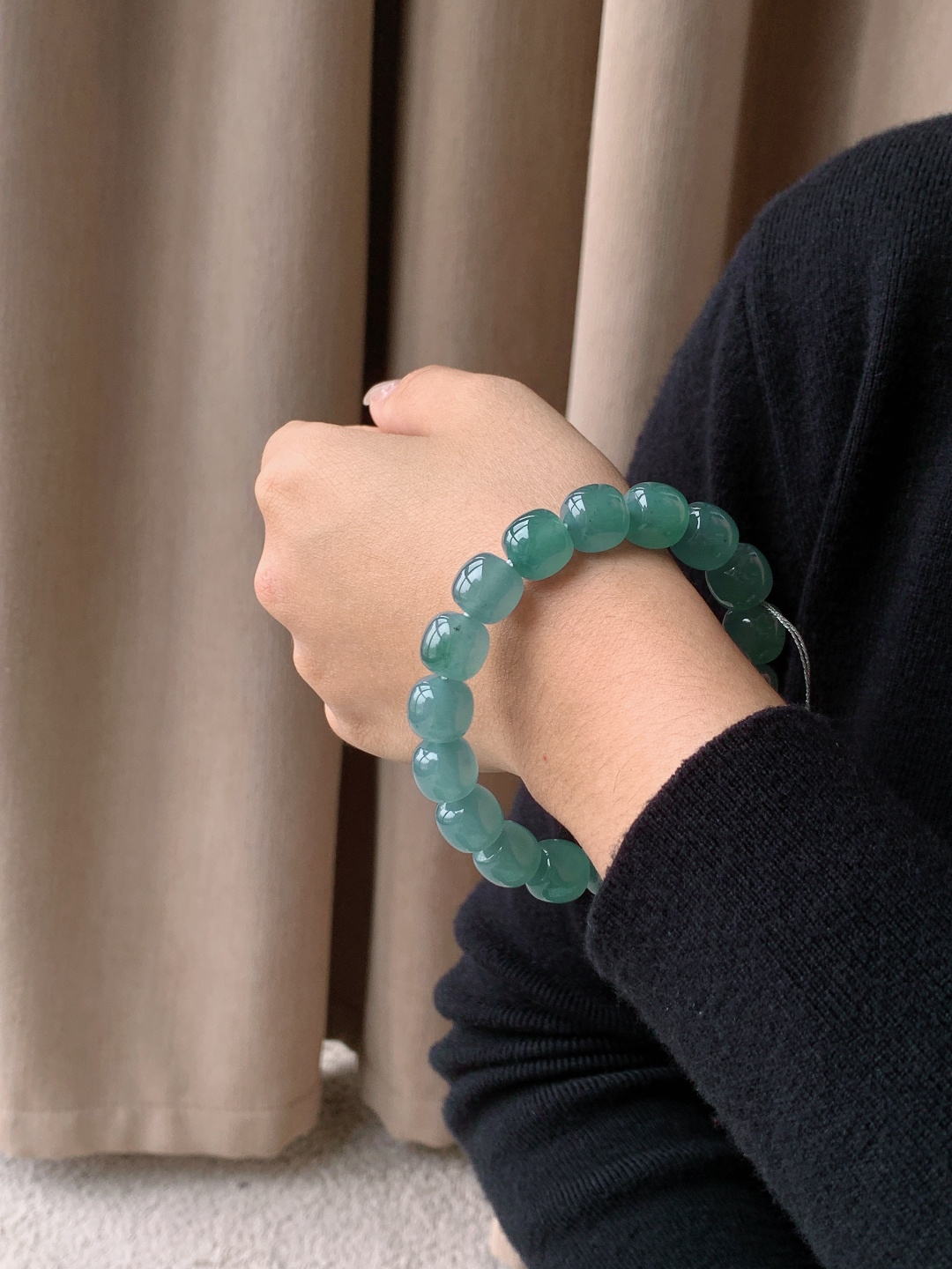 【珠子】天空蓝手串路路通手串【说明】 性比高 老蓝水【尺寸】11.8-11mm【重量】56.7克