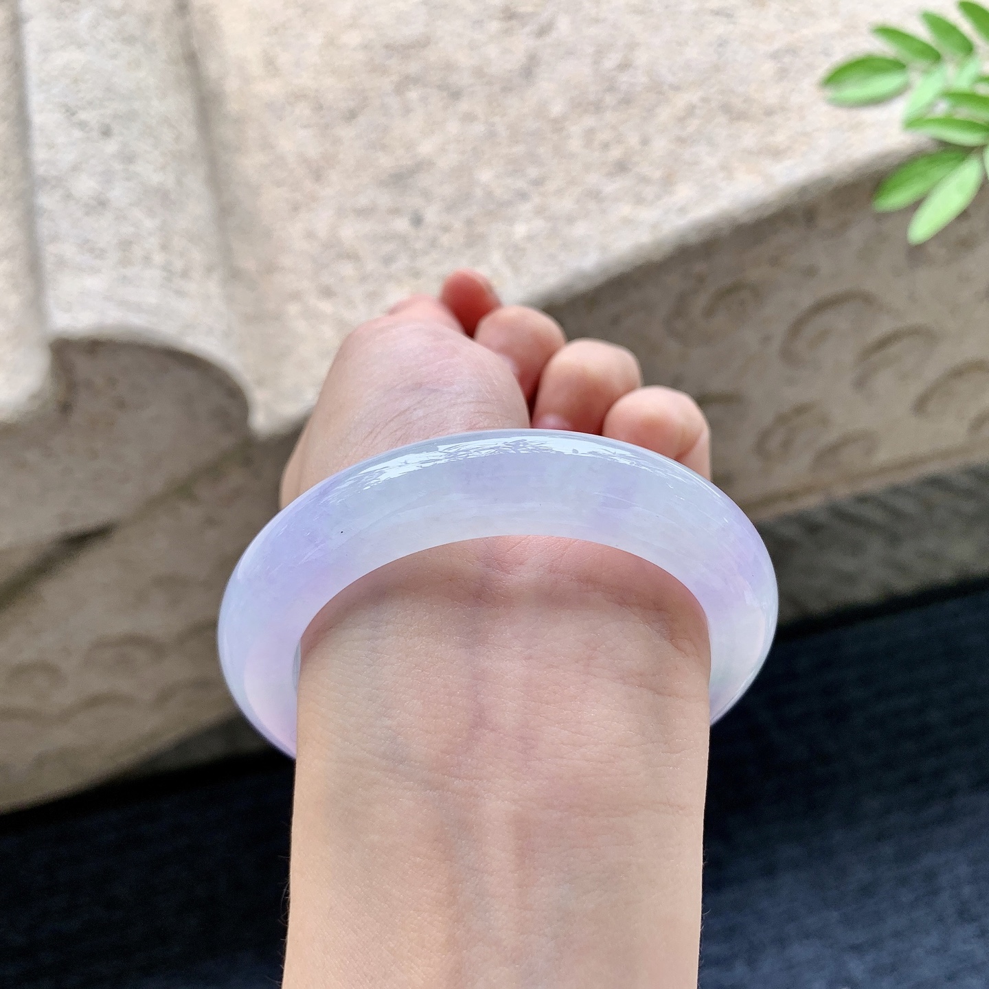 正圈54 55，冰糯种，春带彩，水润，种老，细腻，内侧有棉线