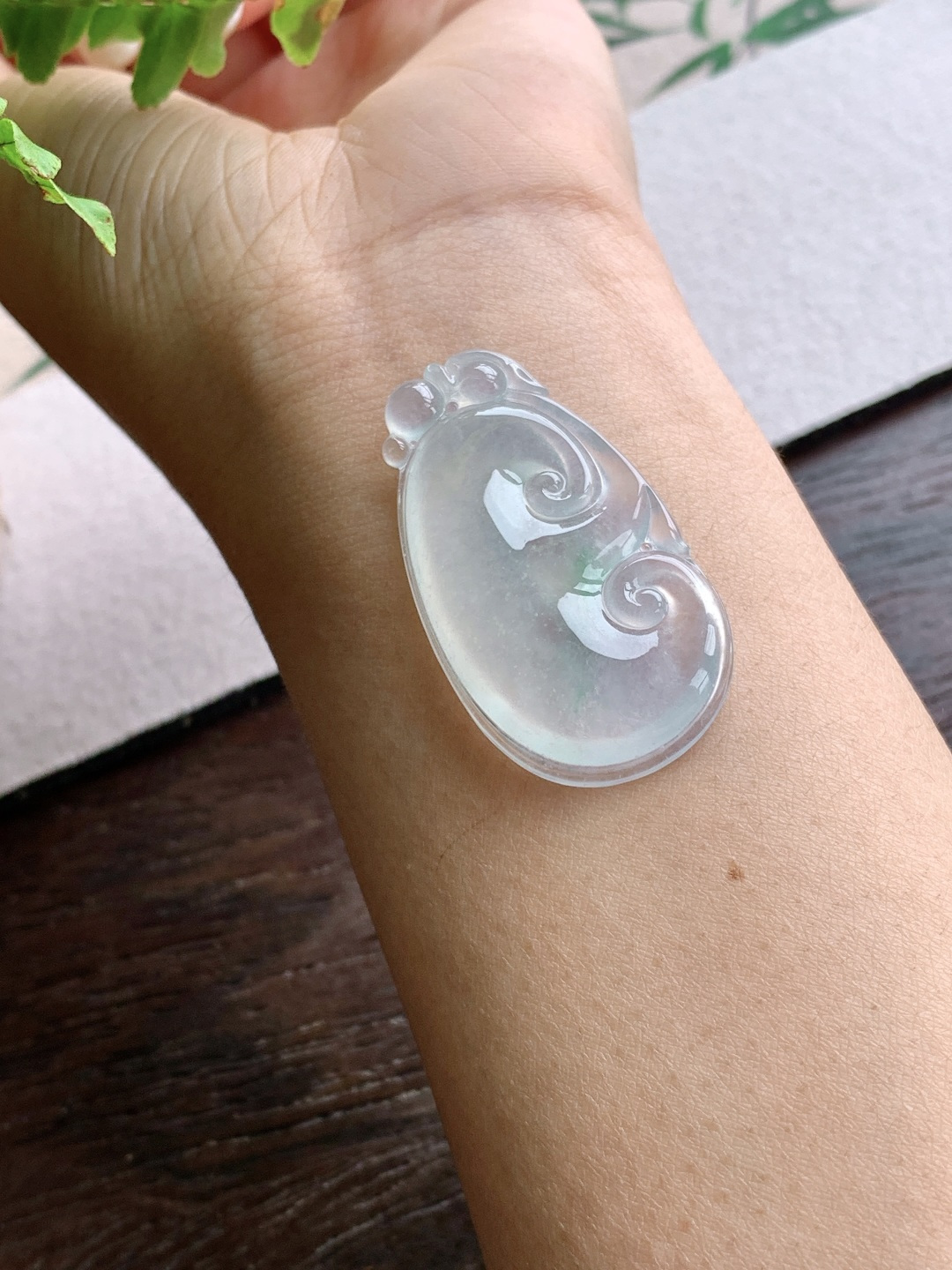 【裸石】️冰种飘绿花如意大如意吊坠【说明】缅甸 性比高 飘花【尺寸】43.5-24-5.6【重量】