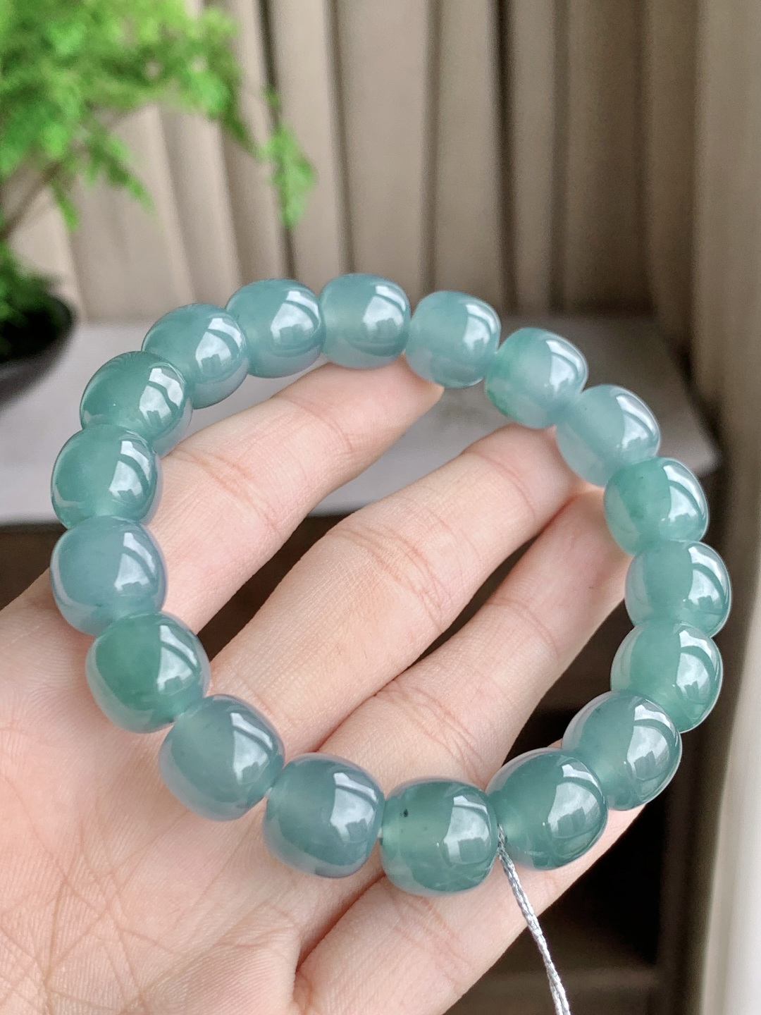 【珠子】天空蓝手串路路通手串【说明】 性比高 老蓝水【尺寸】11.8-11mm【重量】56.7克