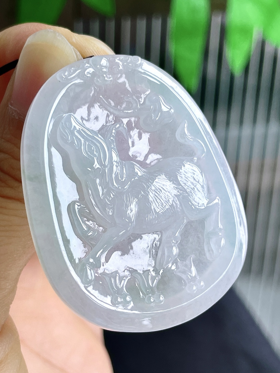 【裸石】冰飘花生肖牛牌吊坠【说明】缅甸 无裂 性比高【尺寸】46.5-37-5.5【重量】20克