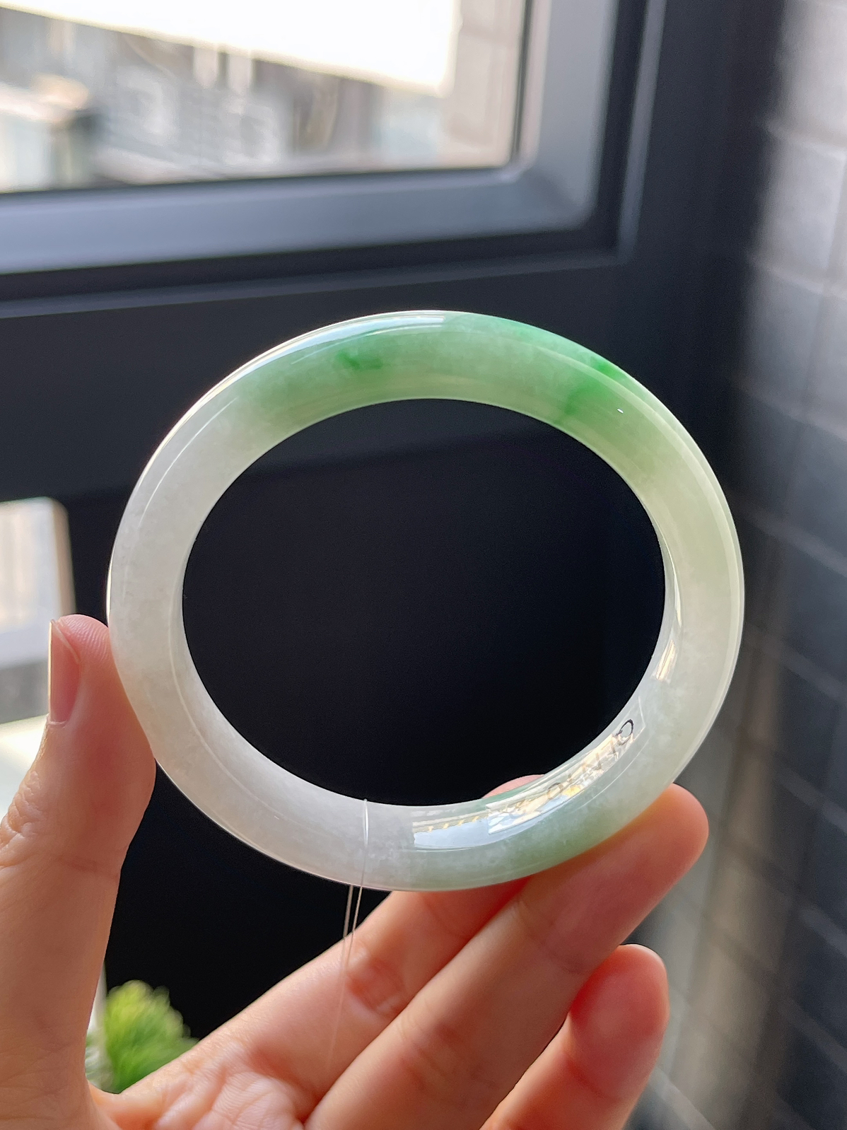 正圈55.2圈口，翡翠糯化种飘绿手镯