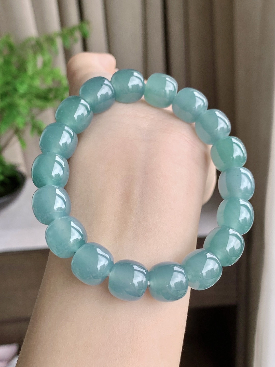 【珠子】天空蓝手串路路通手串【说明】 性比高 老蓝水【尺寸】11.8-11mm【重量】56.7克