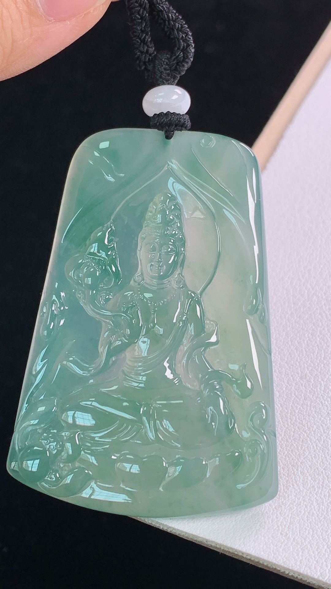 冰晴大势至菩萨, 种色兼备，水润细腻，无裂, 尺寸:55.7-38.9-5.5mm 6