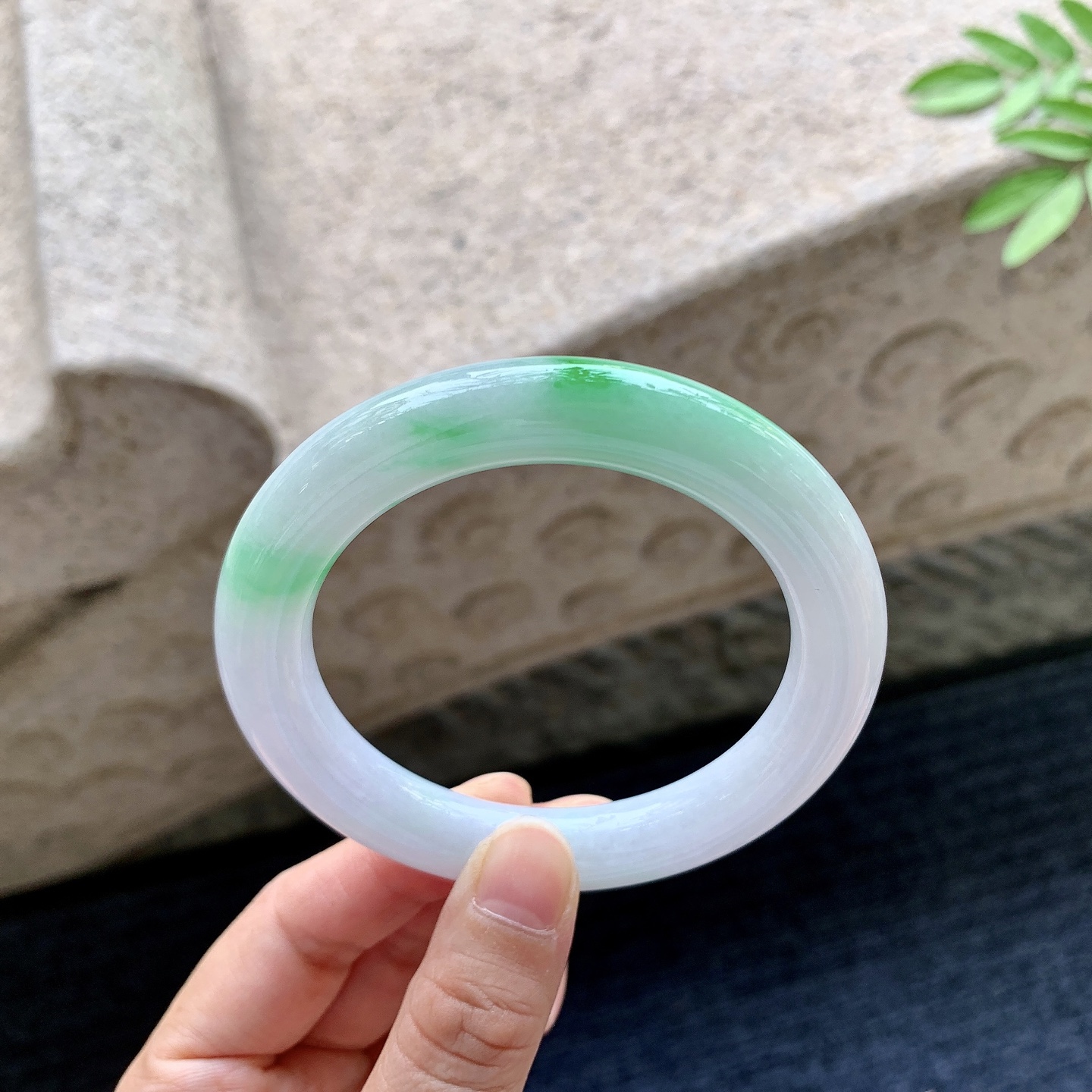 圆条55 56，细糯飘阳绿，水润，种老，细腻，有纹线