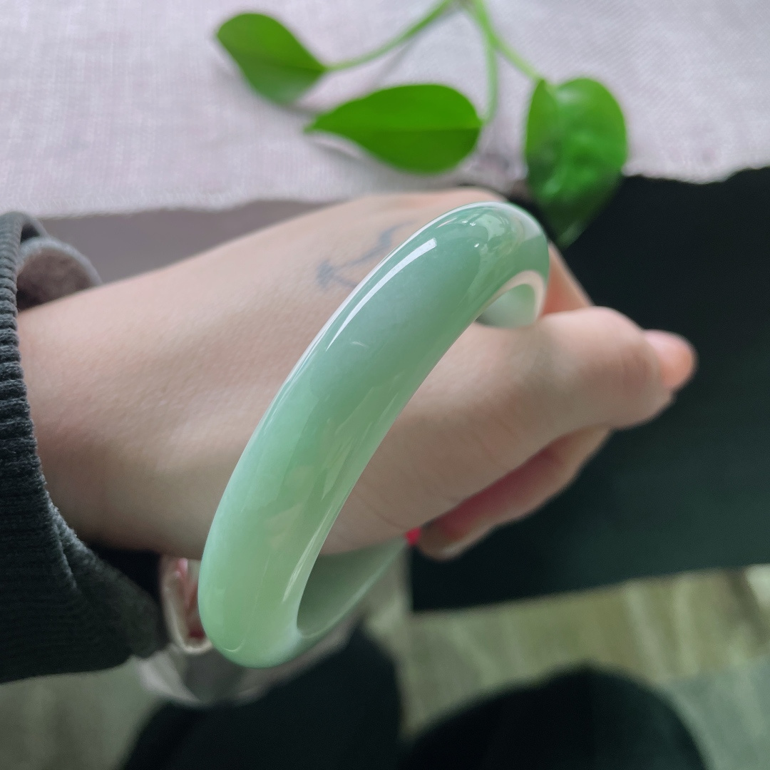 绿底正圈，水润细腻，青春年华，温婉可人，有棉线，ss58604a