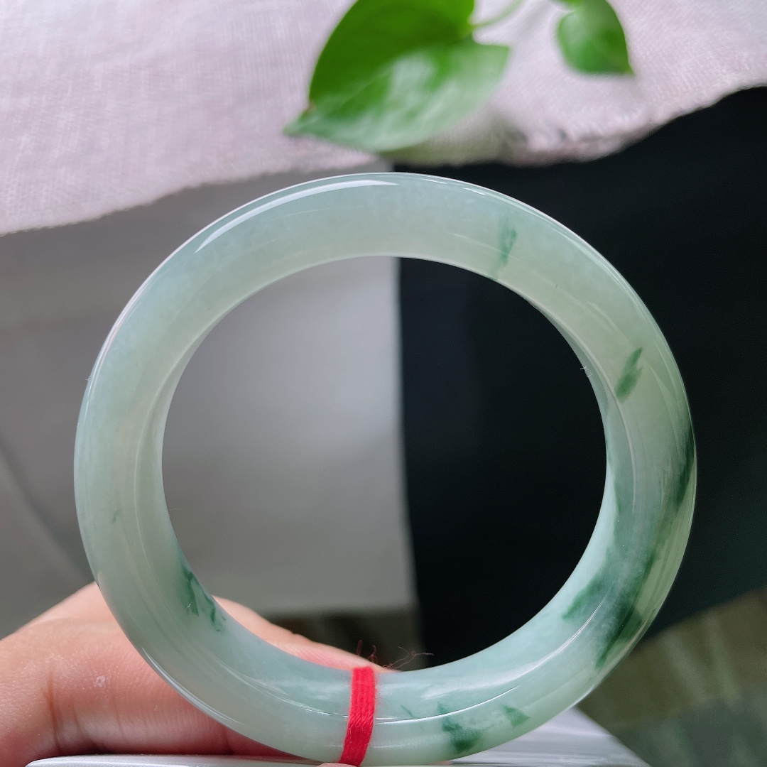 53/12.2/8.5，飘花正圈，细腻，水墨落玉，独一份温柔 ，自带画意的飘花镯 ，无裂，ss58550a