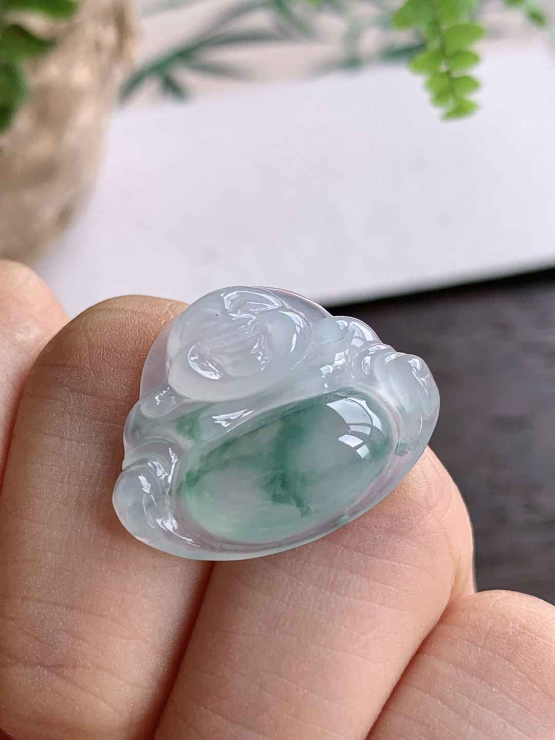 【裸石】️冰飘花佛公吊坠【说明】缅甸 性比高 厚装【尺寸】20-25-6【重量】4.4克