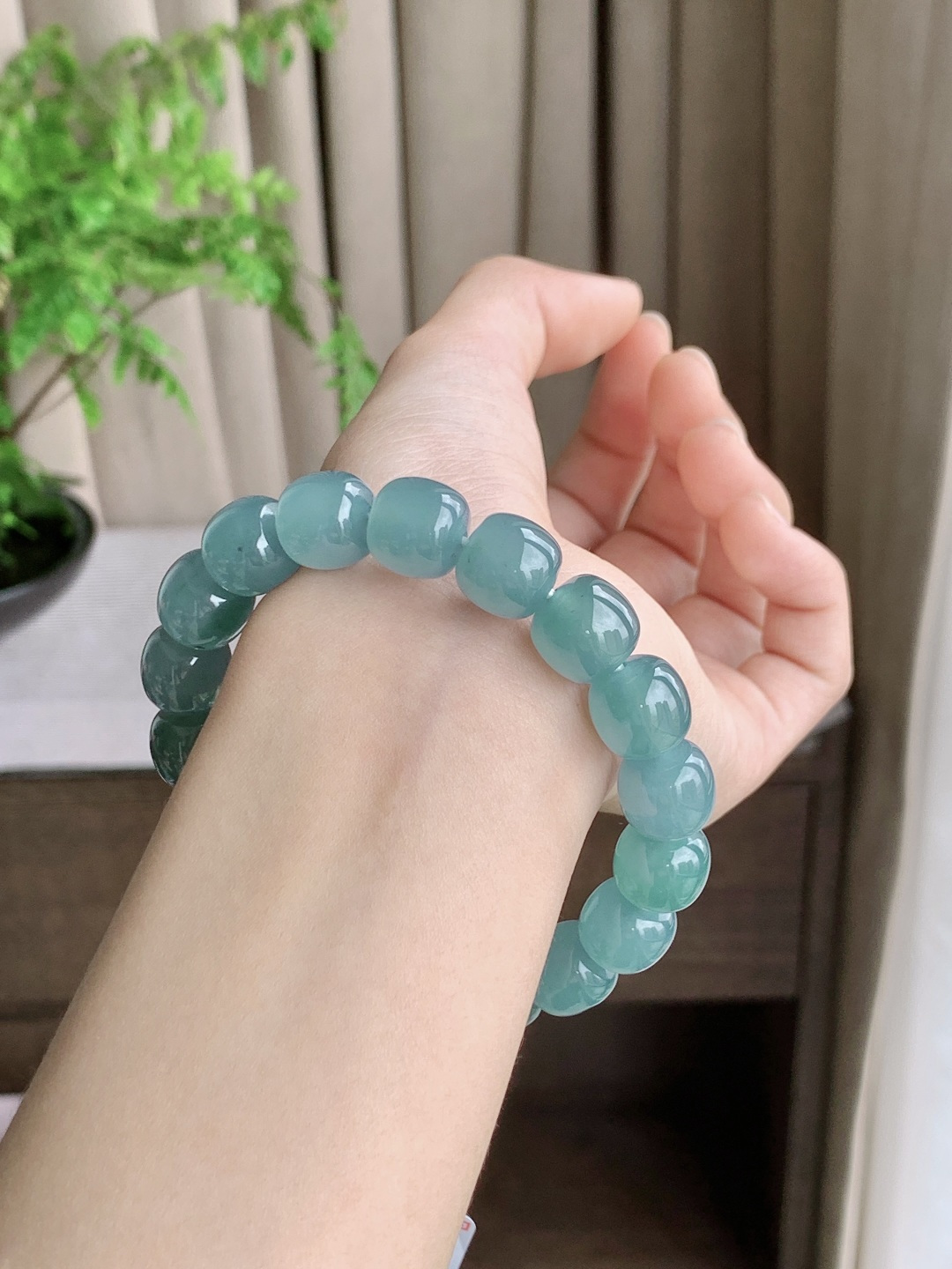 【珠子】天空蓝手串路路通手串【说明】 性比高 老蓝水【尺寸】11.8-11mm【重量】56.7克