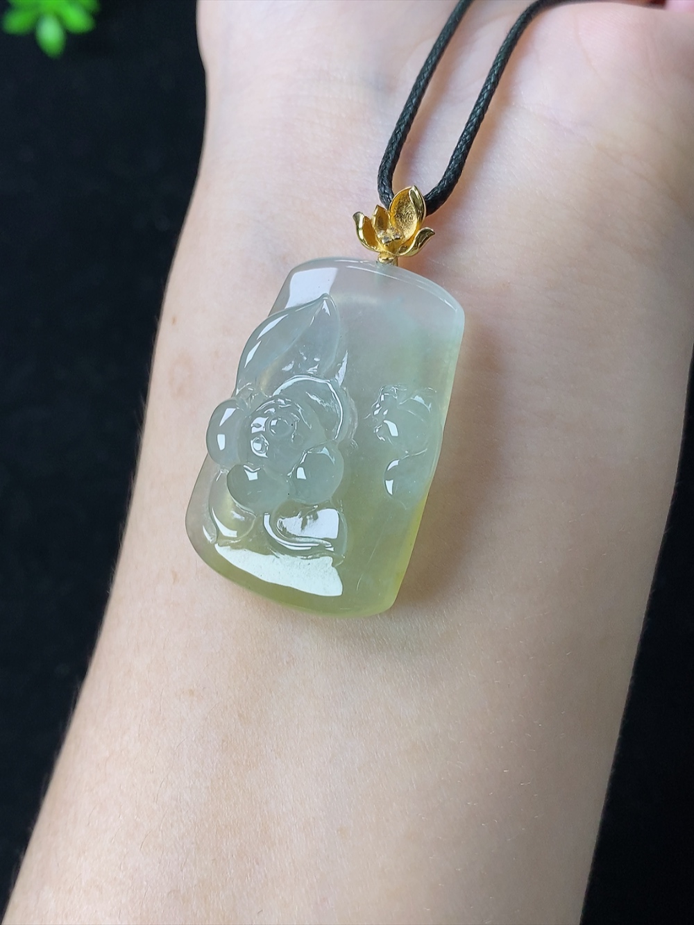 18k金镶冰飘黄翡一品清莲，无裂，尺寸31-21.6-8.1mm,907gjh