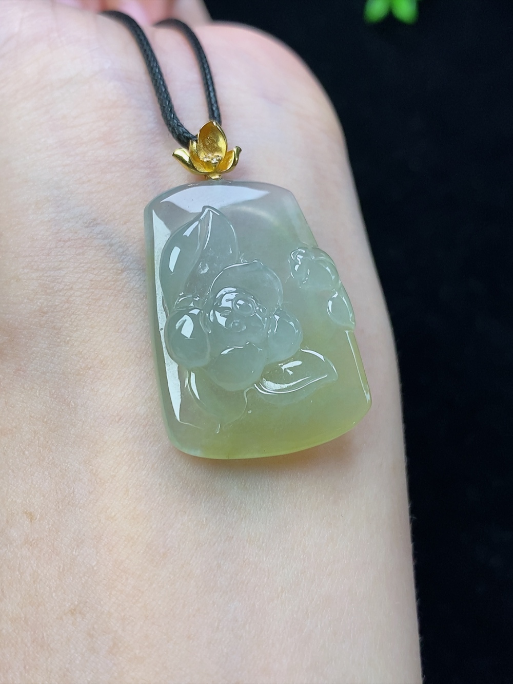 18k金镶冰飘黄翡一品清莲，无裂，尺寸31-21.6-8.1mm,907gjh