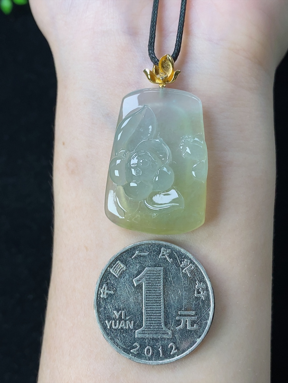 18k金镶冰飘黄翡一品清莲，无裂，尺寸31-21.6-8.1mm,907gjh