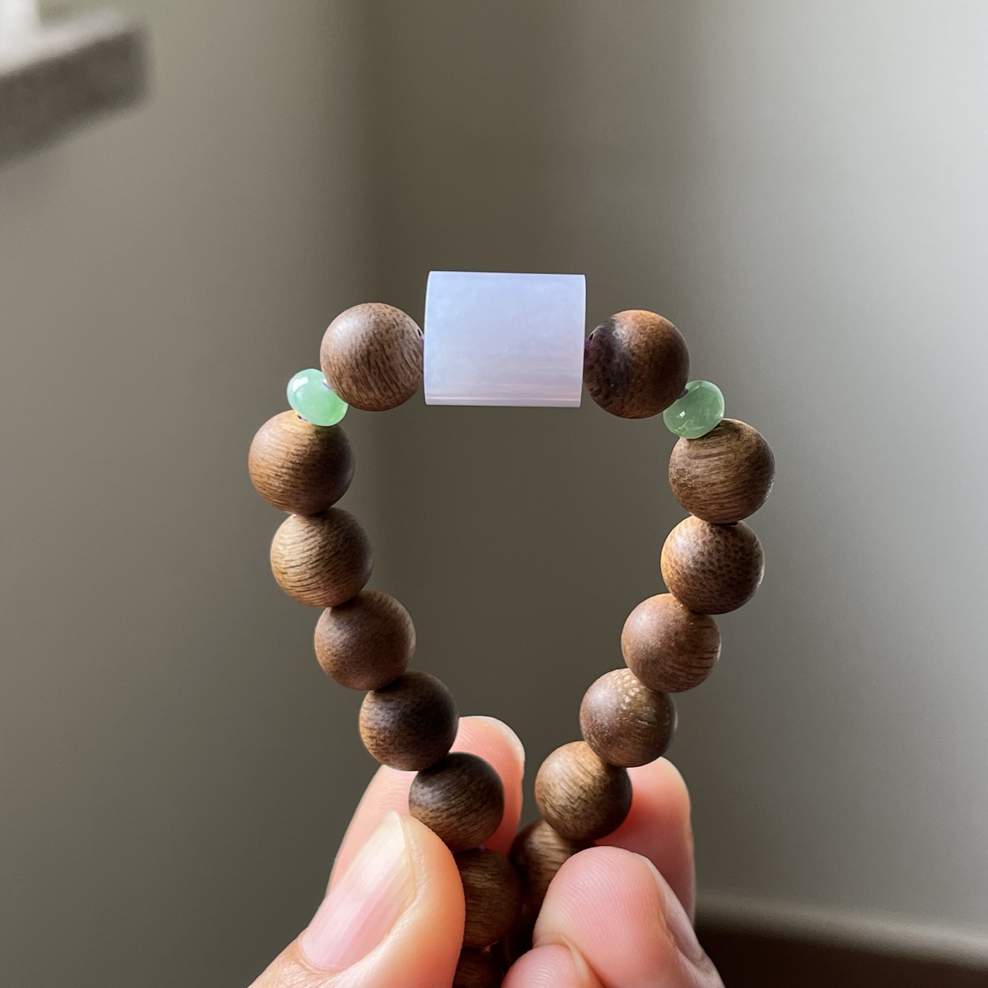 路路通沉香木珠手链，种水好，紫色浓郁，尺寸12.6×10.7，木珠卡8.7，超值