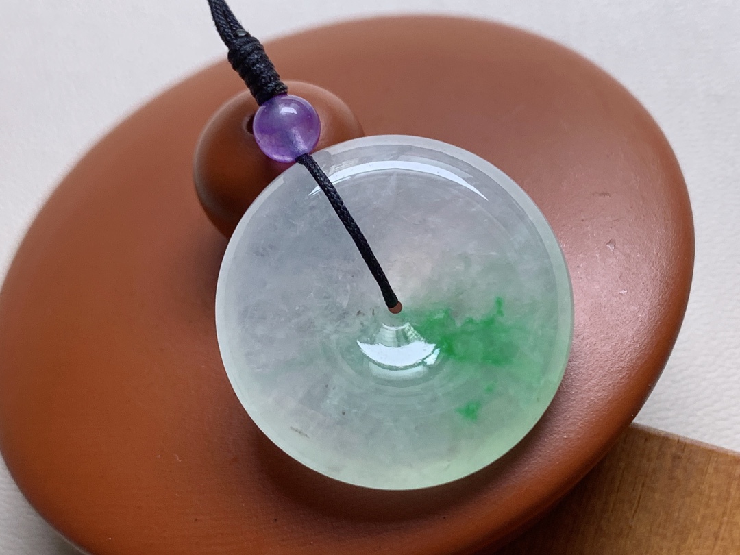 ️ 冰种阳绿平安扣 色泽青翠漂亮，胶感十足，无裂尺寸23.2*5.6