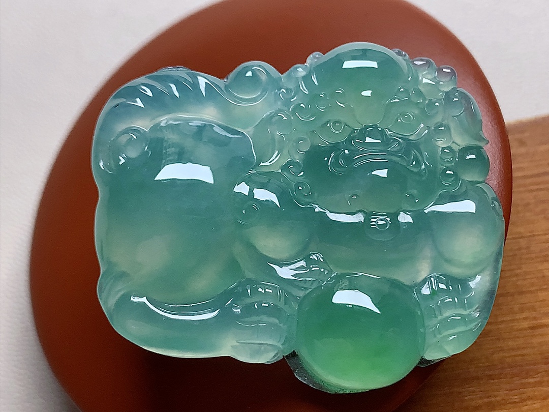 ️ 冰种满色麒麟 色泽青翠漂亮，雕工霸气十足，无裂尺寸32.2*38*6