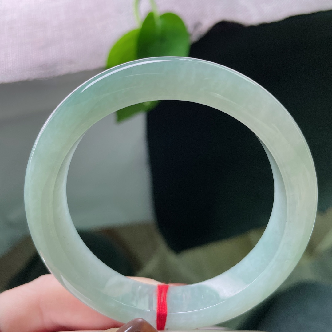 58.1/13.1/9.1，淡绿底正圈，仿佛藏着整个昆仑山脉的灵气，悠然自得，无裂，ss58557a