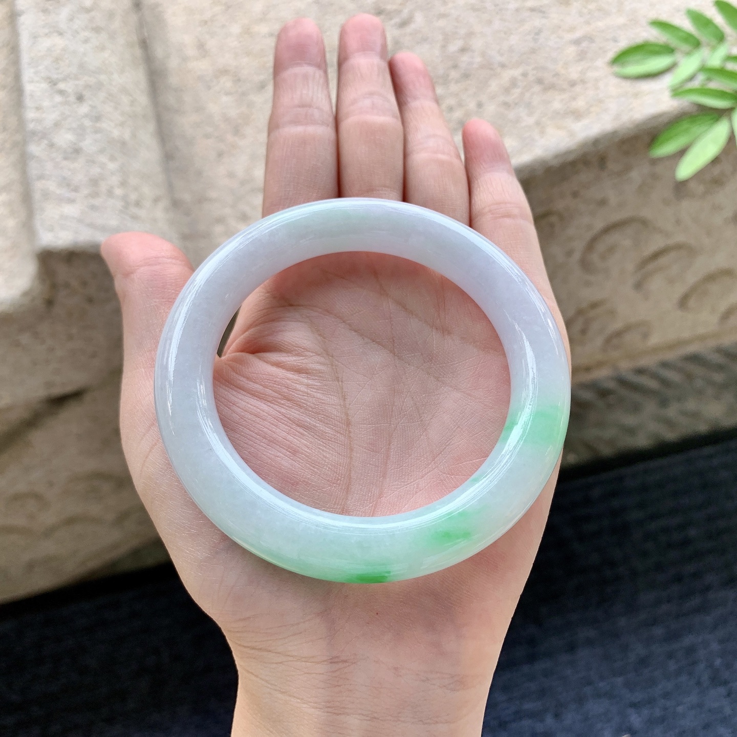 圆条55 56，细糯飘阳绿，水润，种老，细腻，有纹线
