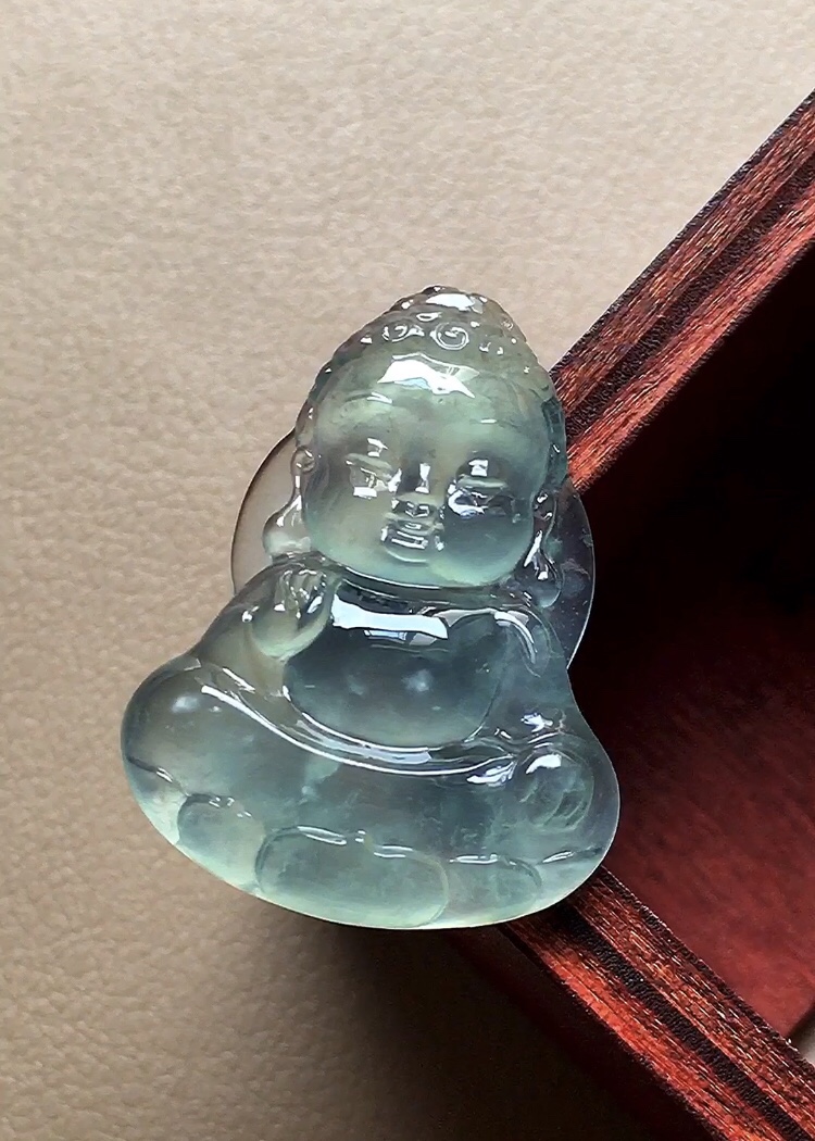 冰种晴水宝宝佛 底色十分漂亮，可爱讨喜，无裂尺寸26*19.3*4.8