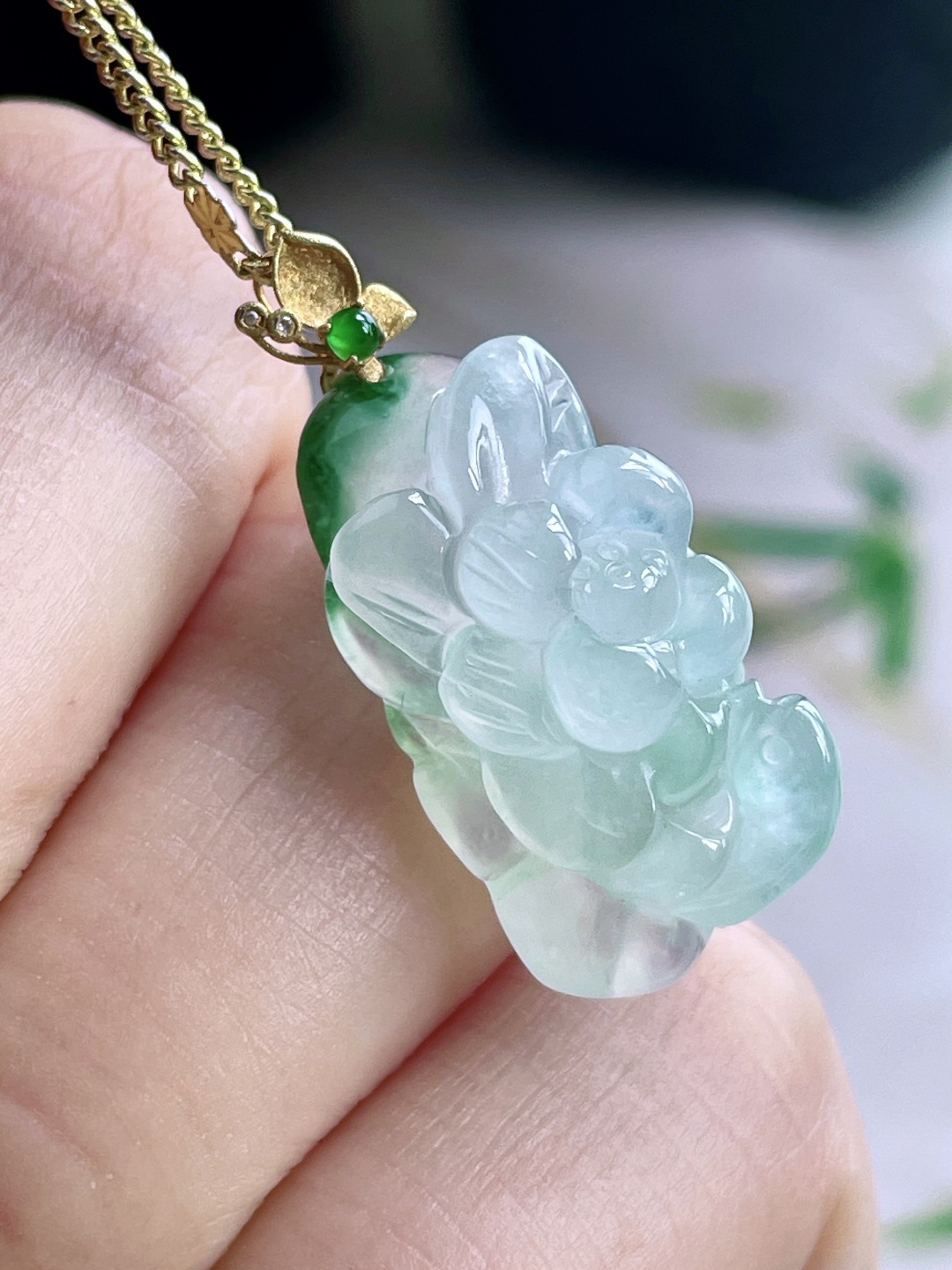 冰飘花荷花吊坠，18k金镶嵌，无裂，性比高，超厚28.3，裸石23.3-11.8-10.8，重量5.2克