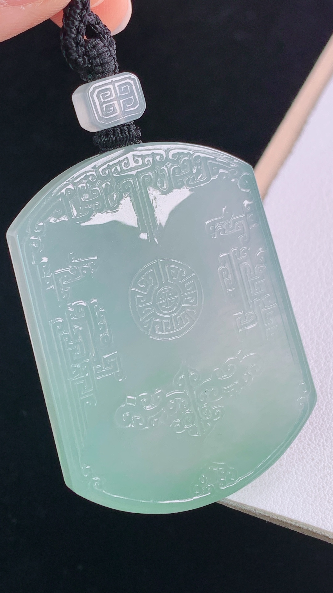 冰种仿古无事牌，冰润荧光，胶感十足，无裂，尺寸:50.6-38.0-5.8mm 6
