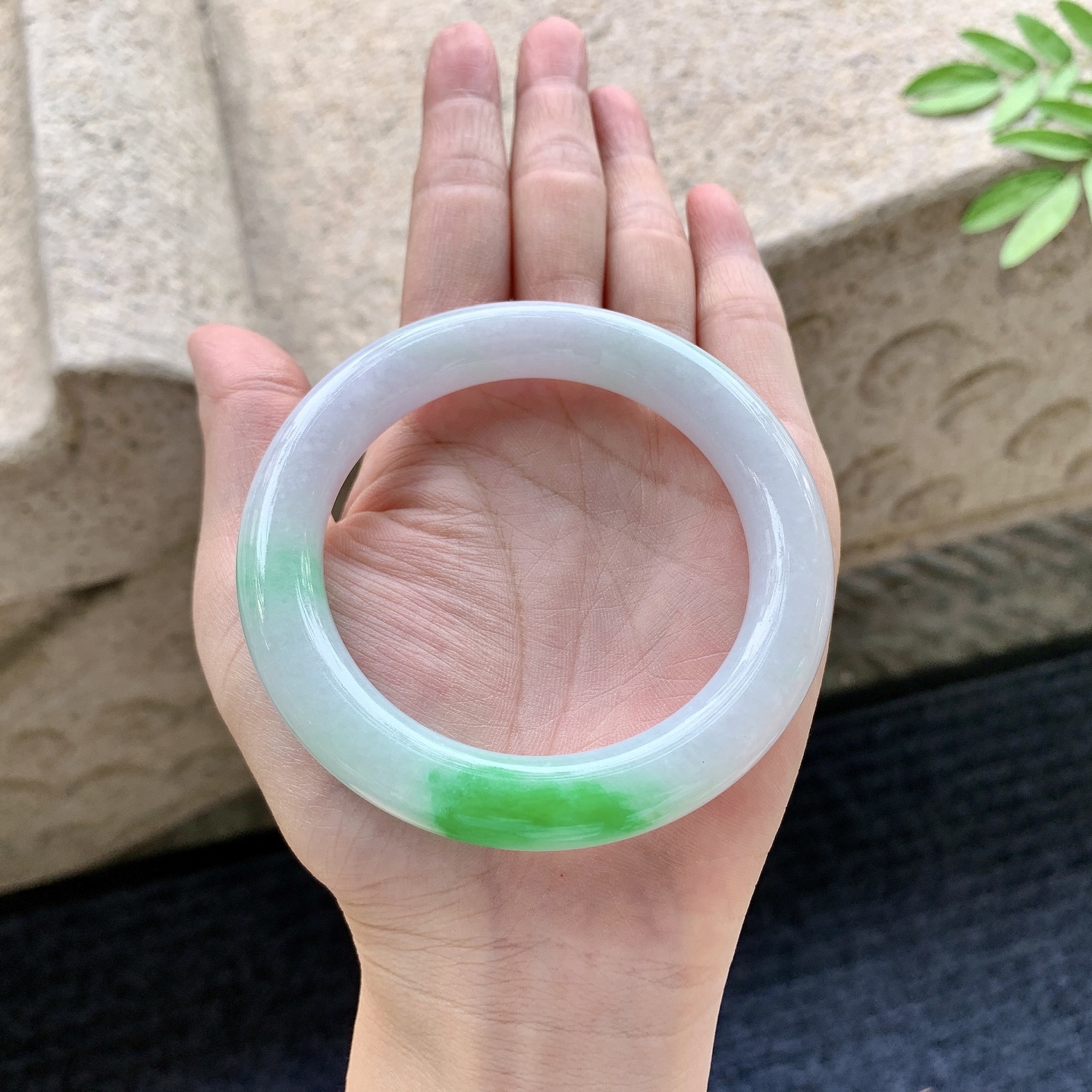 圆条55 56，细糯飘阳绿，水润，种老，细腻，有纹线