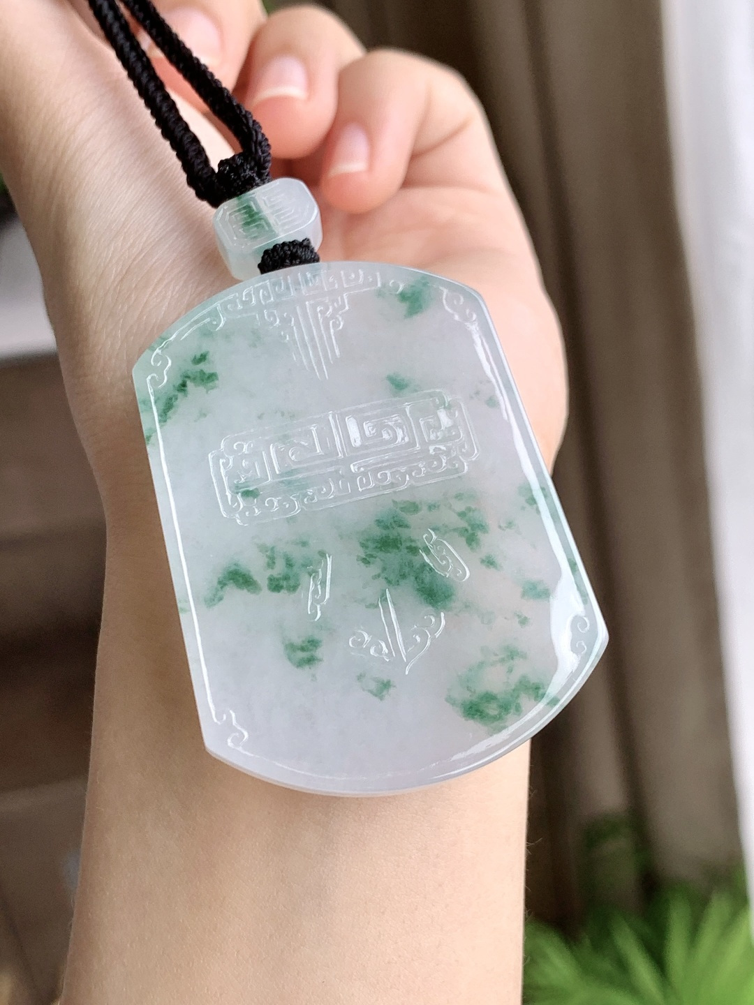 【裸石】冰飘绿花大仿古牌无事牌吊坠【说明】缅甸 性比高 飘花【尺寸】53.8-39.8-5.4【重量】36.6克