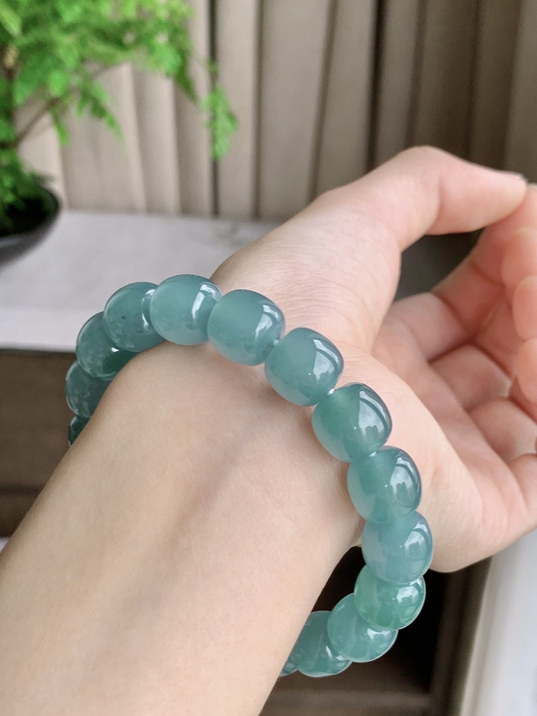 【珠子】天空蓝手串路路通手串【说明】 性比高 老蓝水【尺寸】11.8-11mm【重量】56.7克