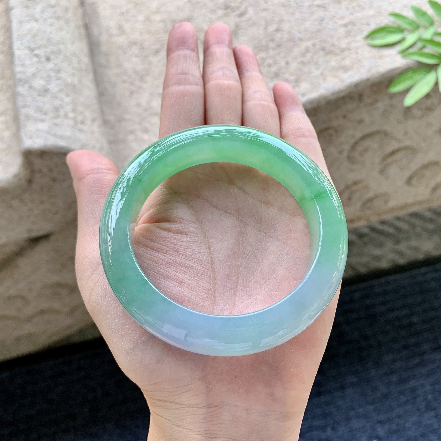 正圈56 57，冰糯春彩，阳绿，水润，种老，细腻，打灯有絮线