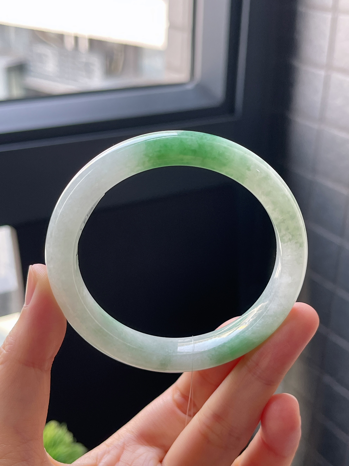 正圈55.3圈口，翡翠糯化种飘绿手镯