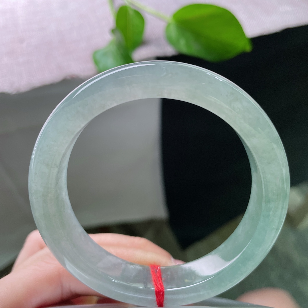 湖水蓝正圈，晶莹剔透，种老，莹润起光，温柔又疏离。色纹，无裂，ss58553a