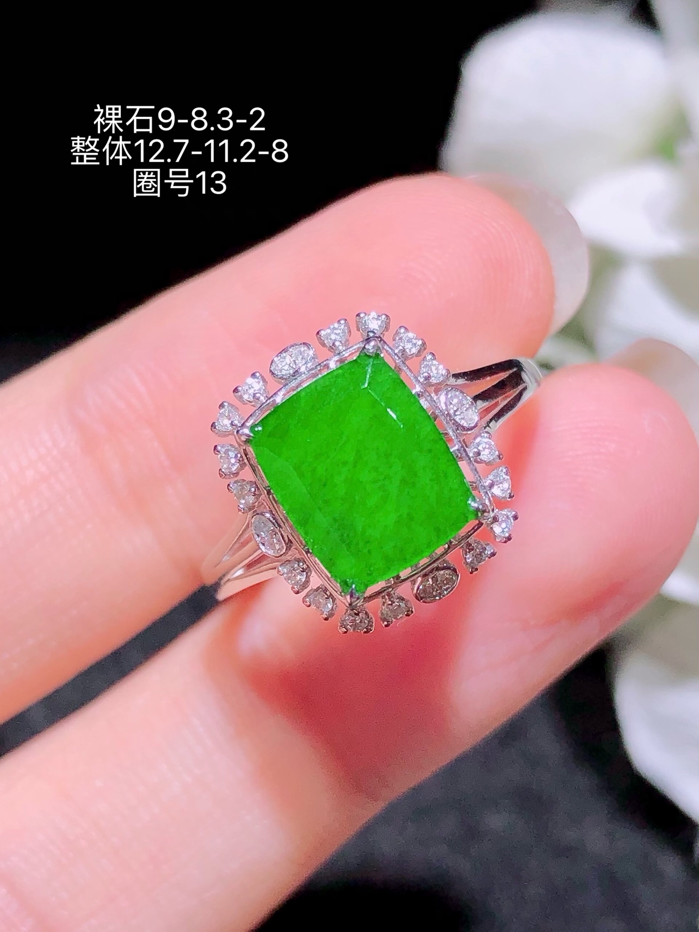 18K金镶 阳绿方糖戒指 无裂 水润色艳 品相饱满 苹果拍摄，实物更好看，9-8.3-2
