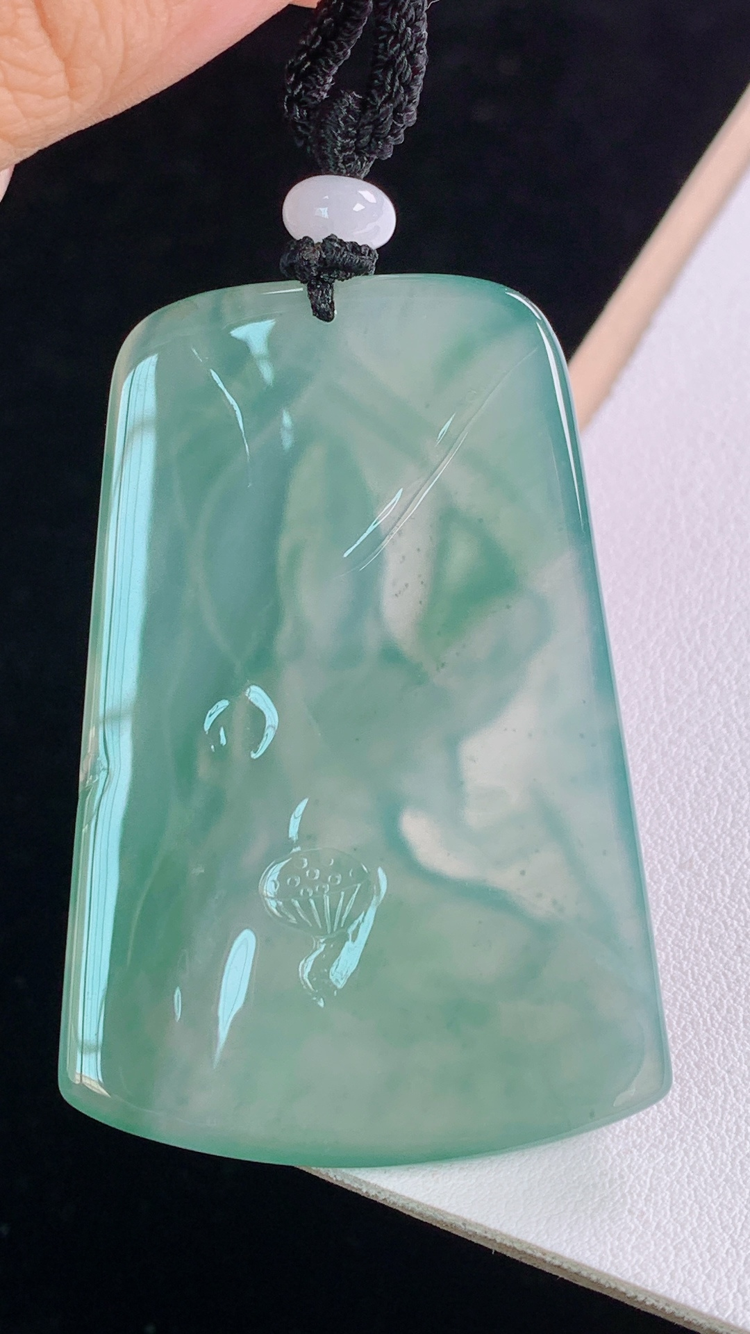 冰晴大势至菩萨, 种色兼备，水润细腻，无裂, 尺寸:55.7-38.9-5.5mm 6