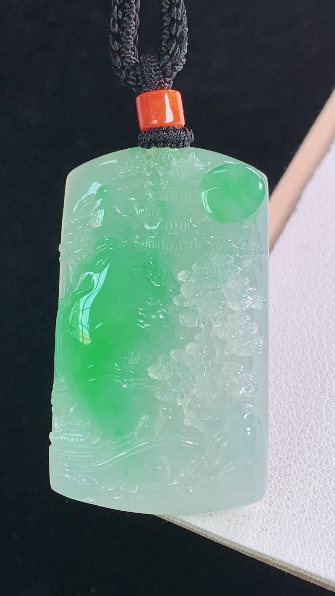 冰飘绿山水牌,色泽清新,雕工精湛,无裂,尺寸:49.1-29.1-9.2mm 6