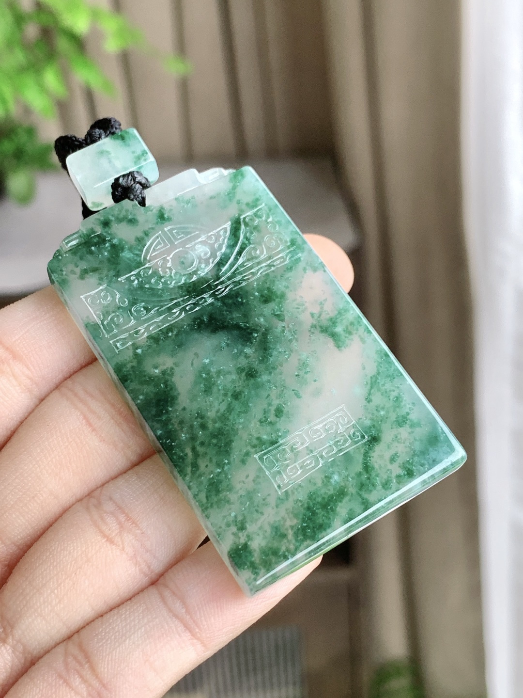 【裸石】冰飘绿花大仿古牌无事牌吊坠【说明】缅甸 性比高 水墨画 飘花【尺寸】60-35.6-5.7【重量】41.4克