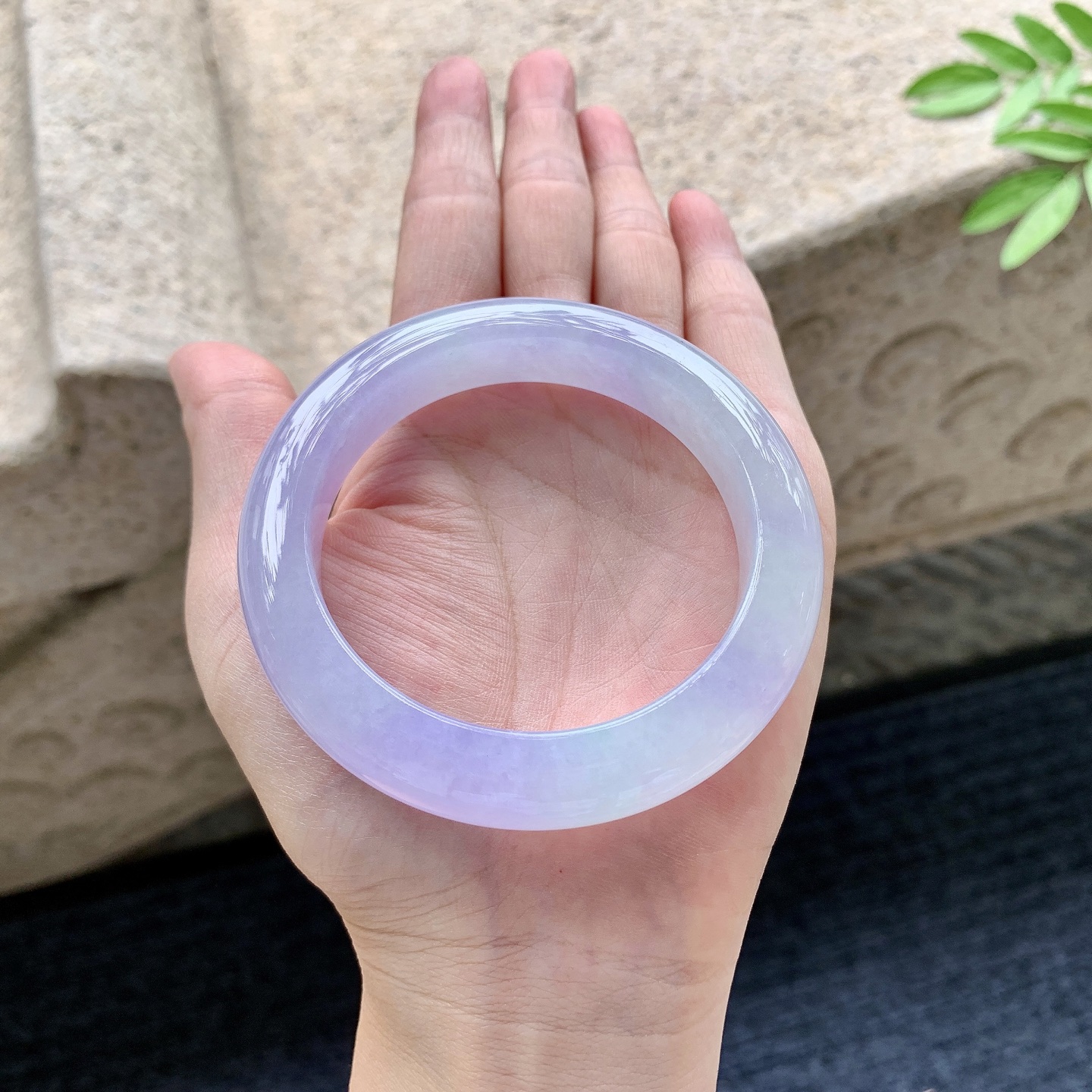 正圈54 55，冰糯种，春带彩，水润，种老，细腻，内侧有棉线