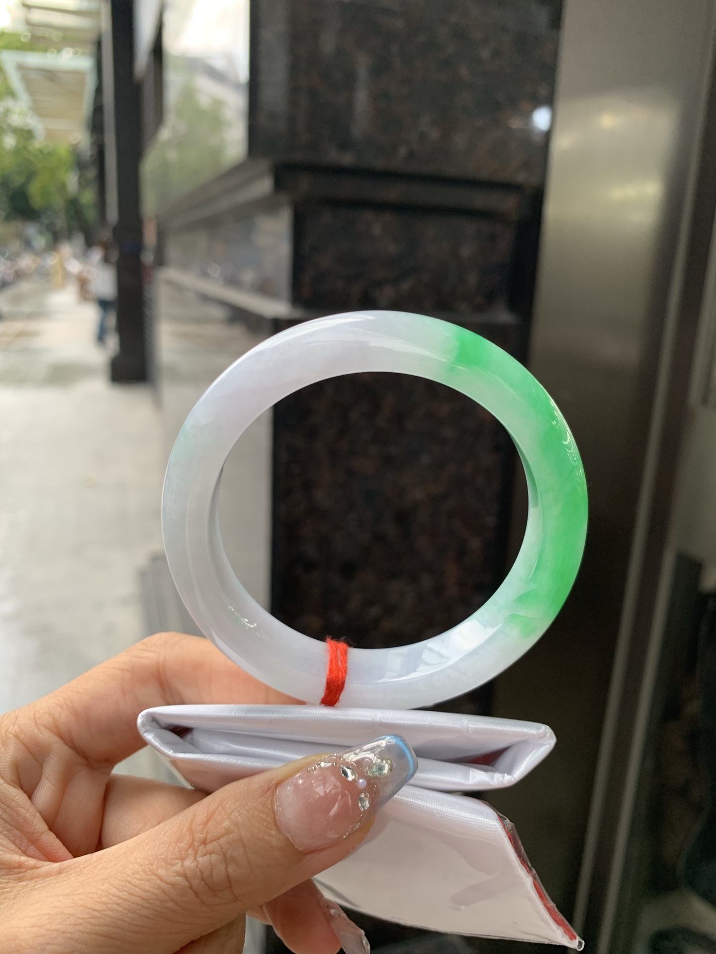 白底青阳绿正圈, 0417-N468, 打灯细纹，底妆水润，半圈阳绿花点缀，镯色生香，腕间之美，水润