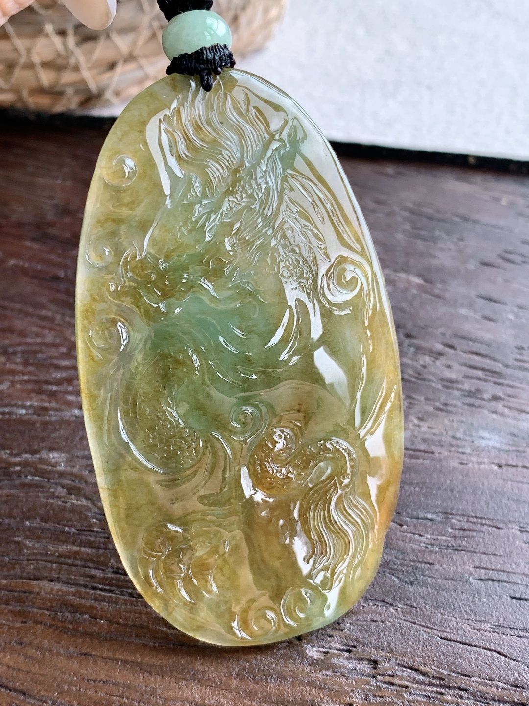 【裸石】️冰种黄翡阿弥陀佛站佛佛公牌吊坠【说明】缅甸 性比高 厚装 晴绿【尺寸】70.5-40-8【重量】32.5克