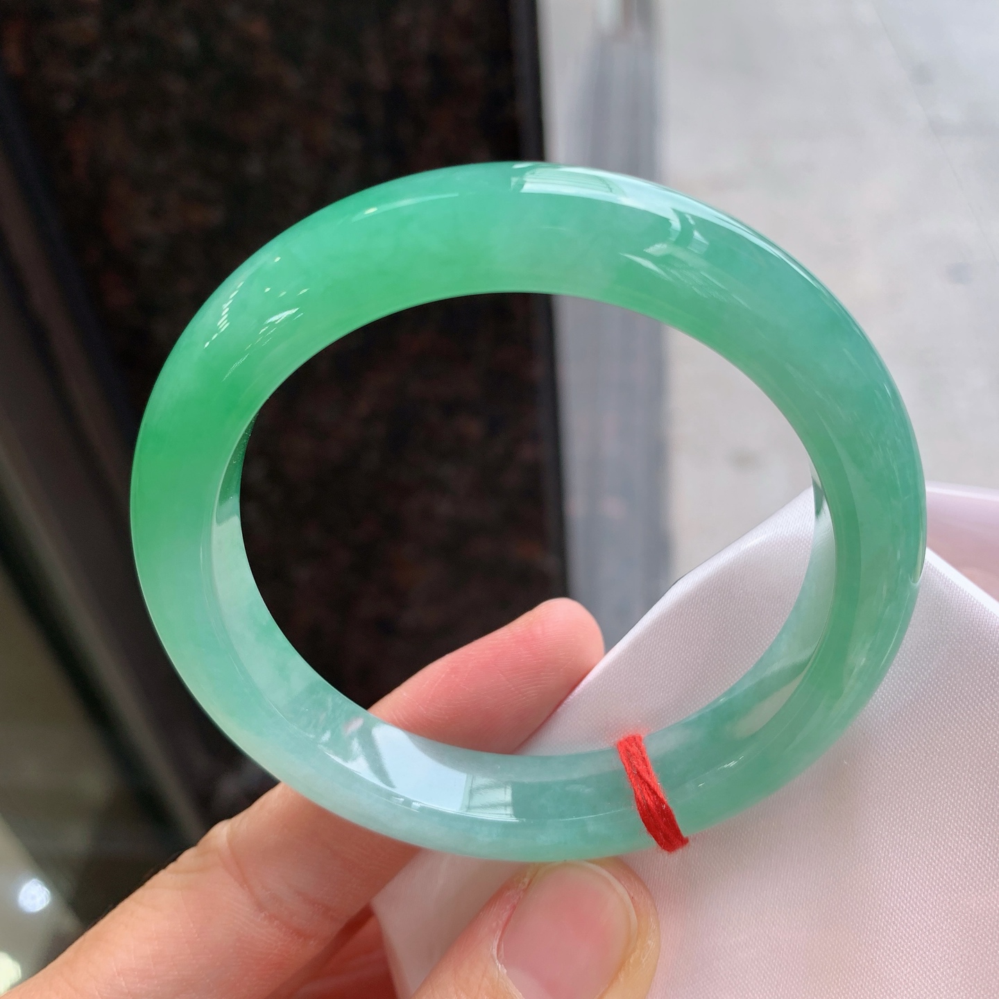 正圈冰飘绿 表皮纹微扣 尺寸：58/11.2/9.2 色好