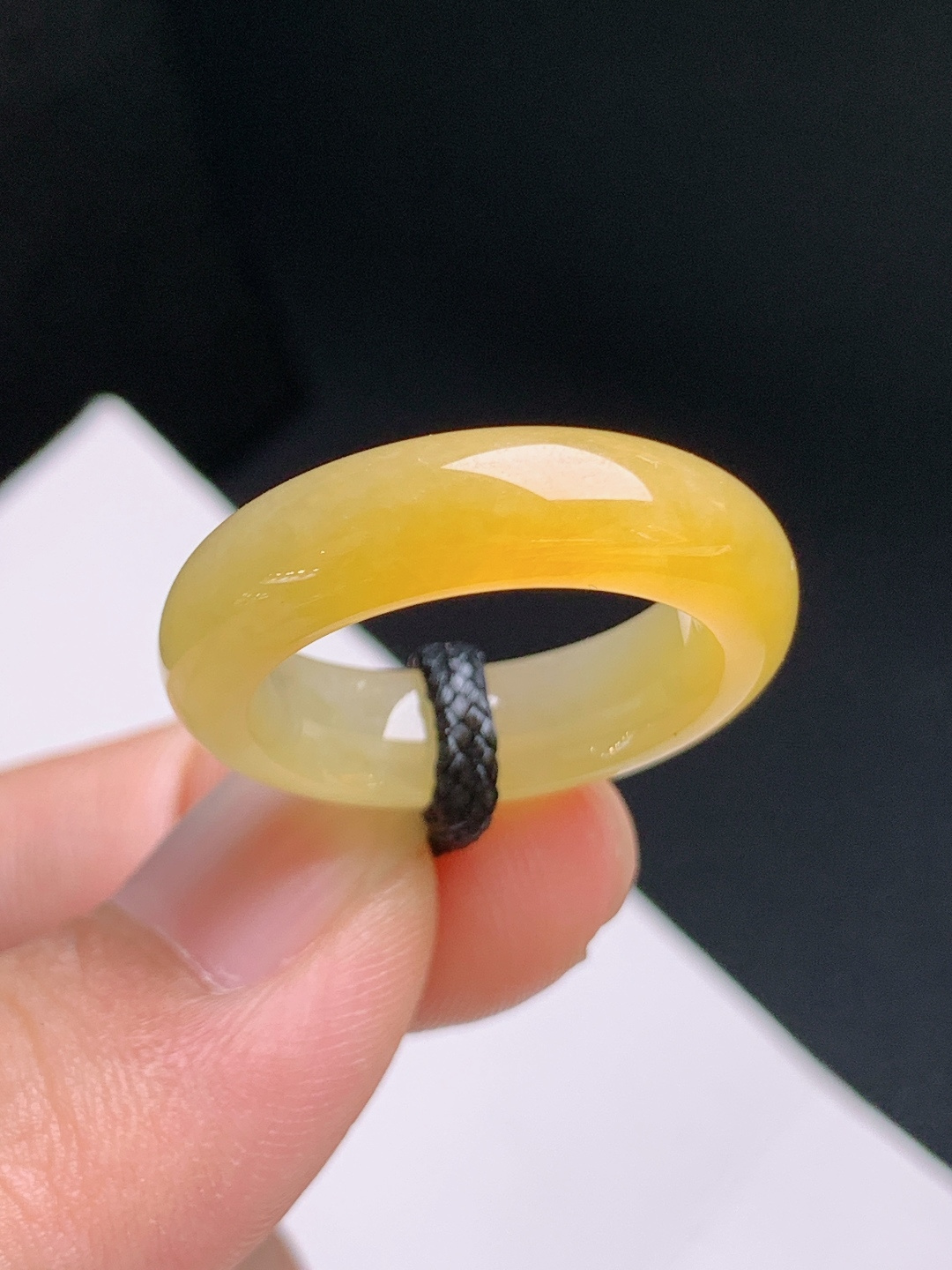 ️ 黄翡指环，色泽温润，玉质细腻，简约大气