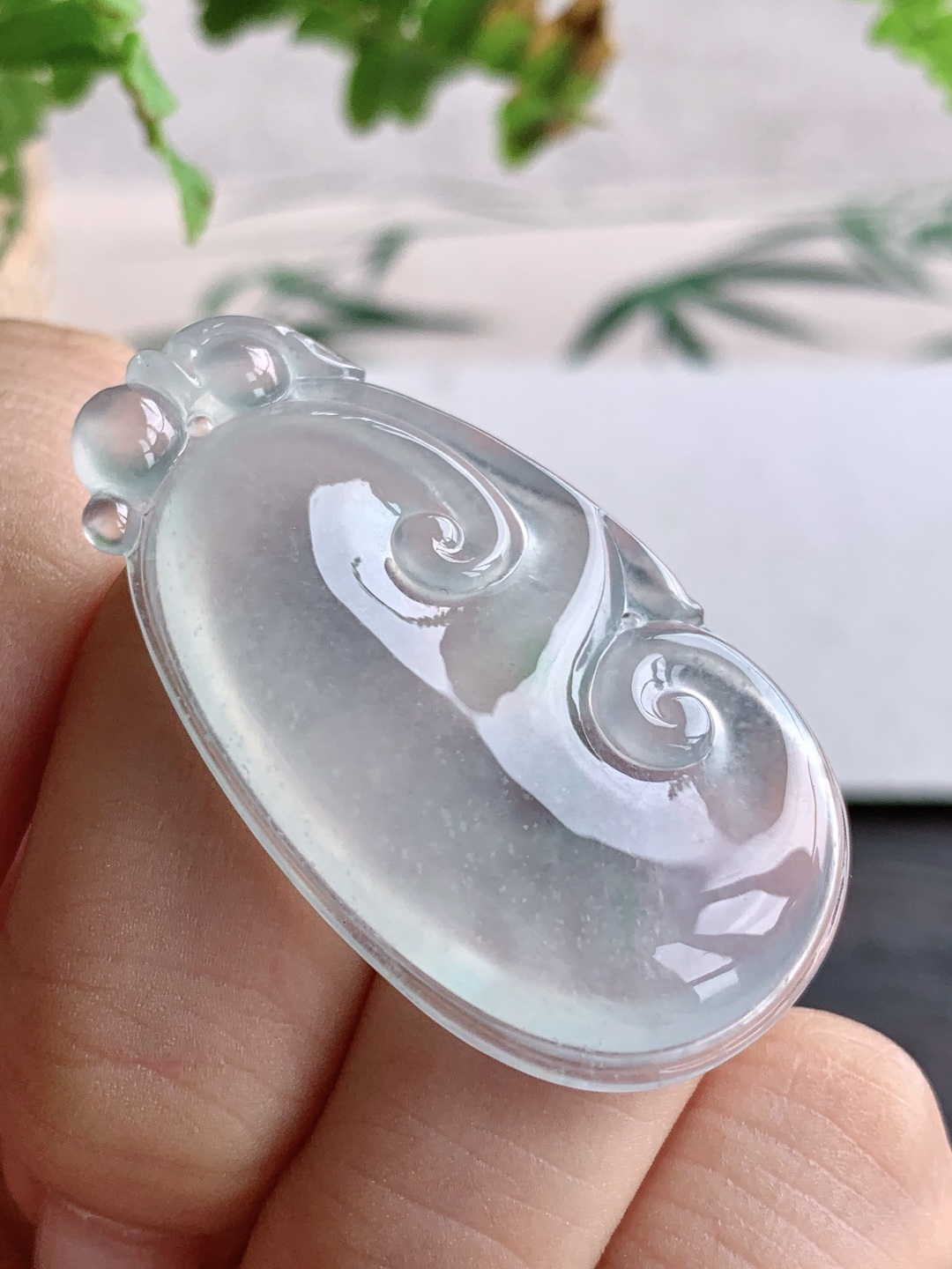 【裸石】️冰种飘绿花如意大如意吊坠【说明】缅甸 性比高 飘花【尺寸】43.5-24-5.6【重量】10克