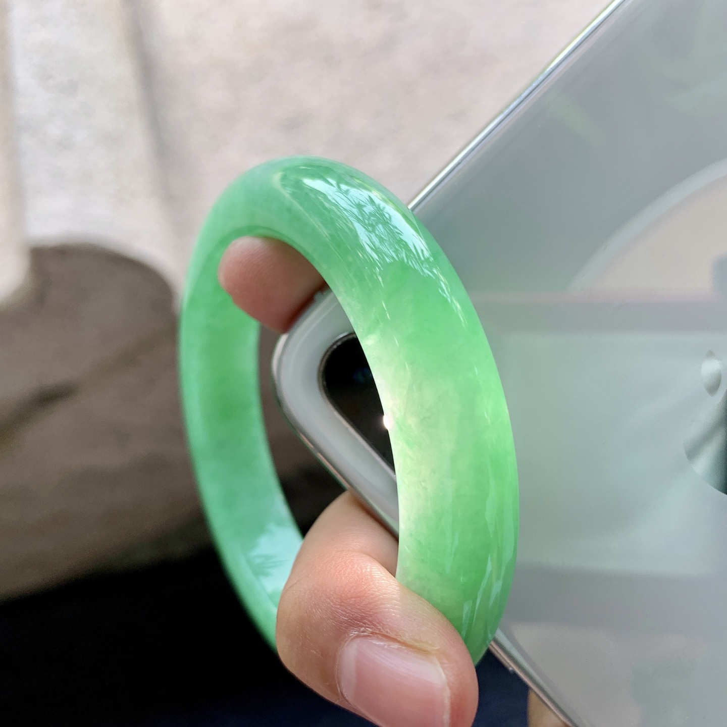 正圈51 52，阳绿，满绿，水润，种老，细腻，有棉纹
