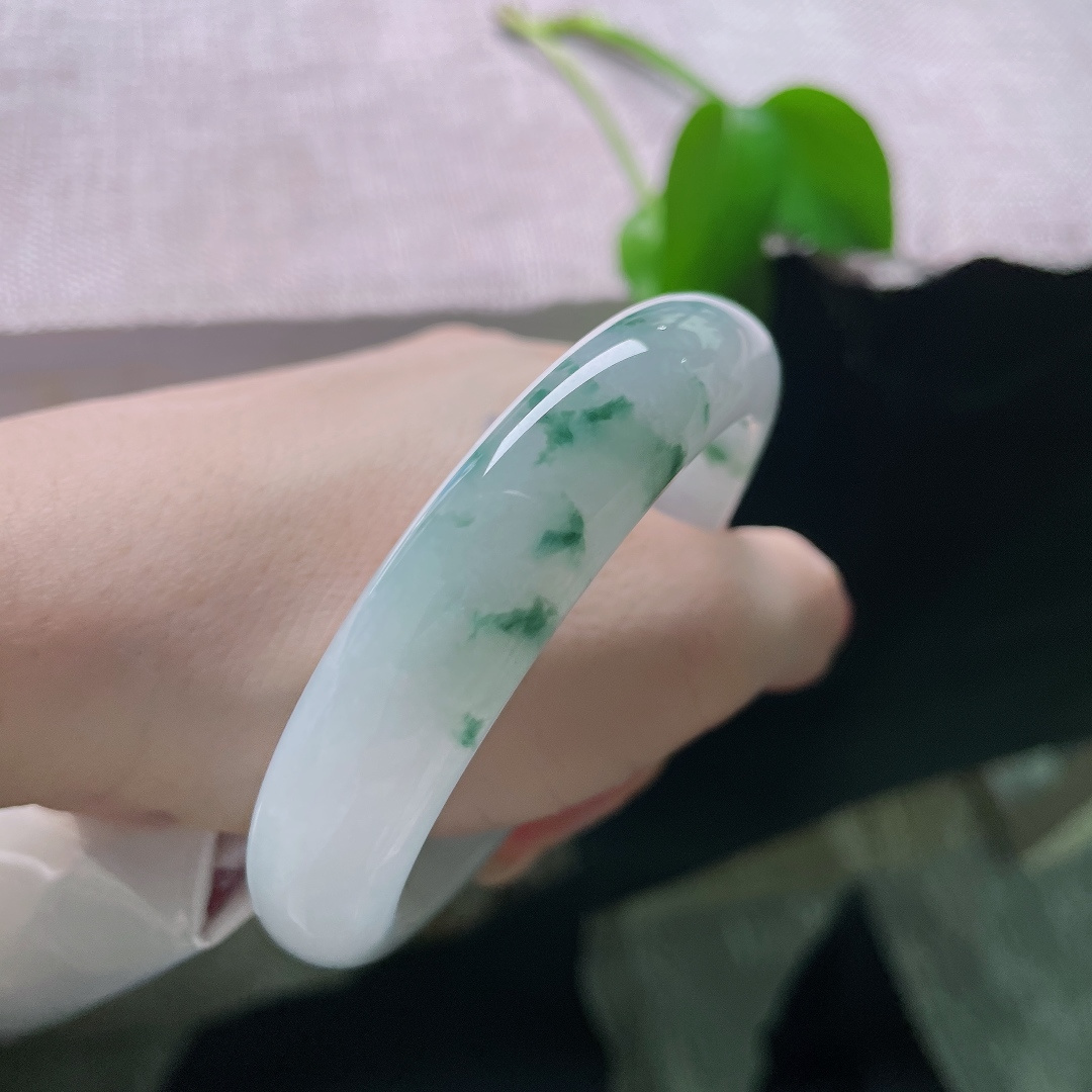 57/13.4/8.4，飘花正圈，无裂，飘花疏密错落，浓淡相宜，宛如一幅浑然天成的写意画卷。ss58512a
